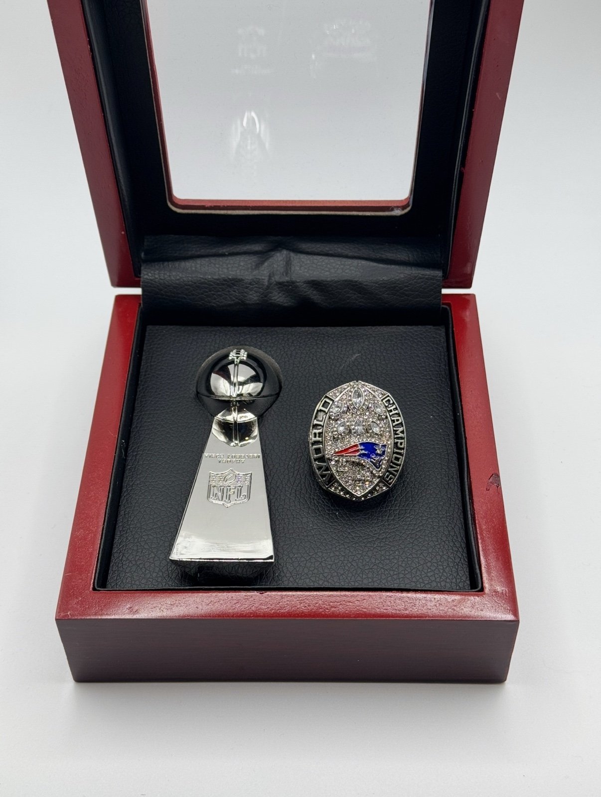 New England Patriots Super Bowl Championship Ring TROPHY + CASE Tom Brady #6