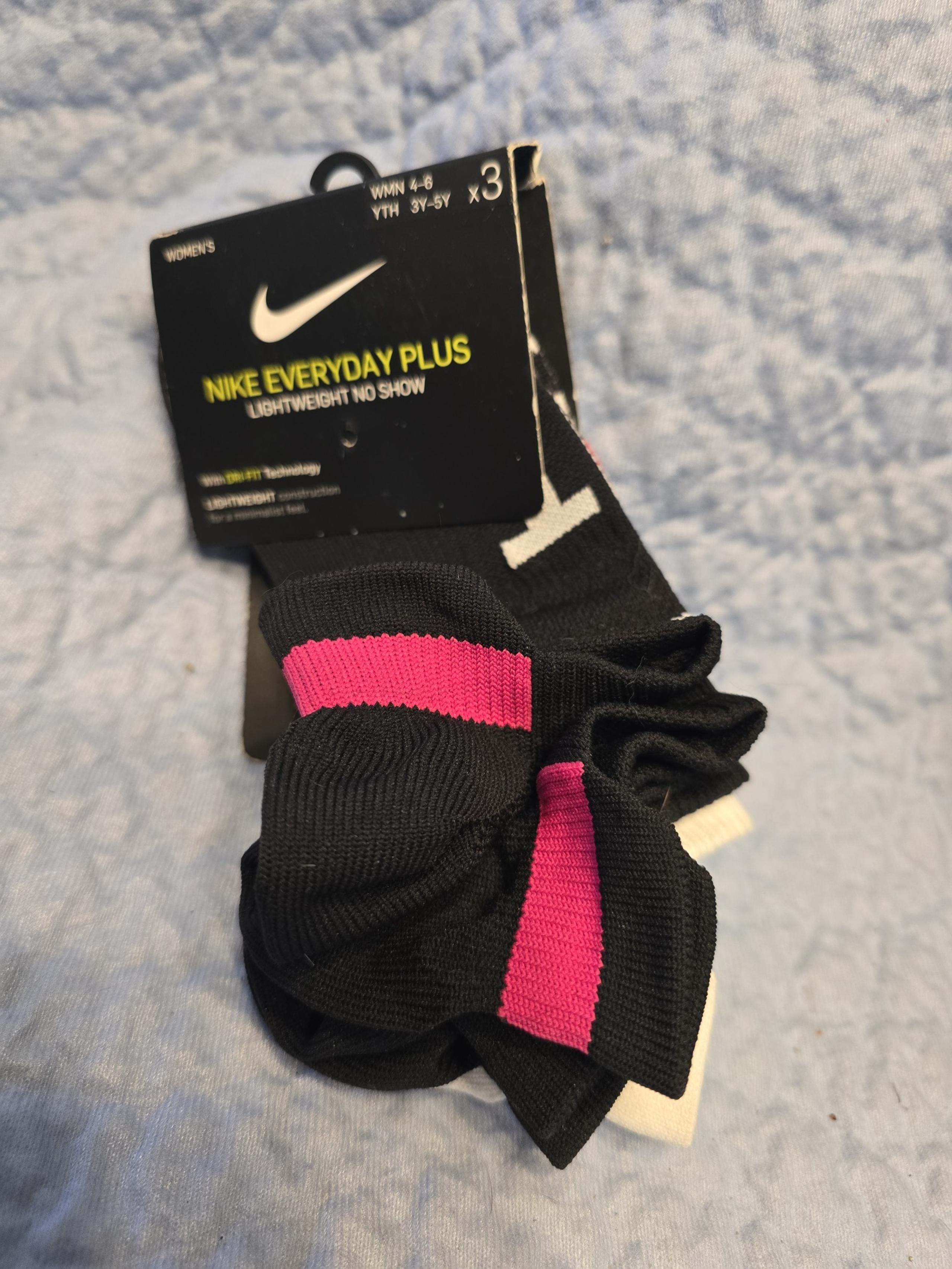 3 pair women's 4-6 Nike Everyday Lightweight no show socks