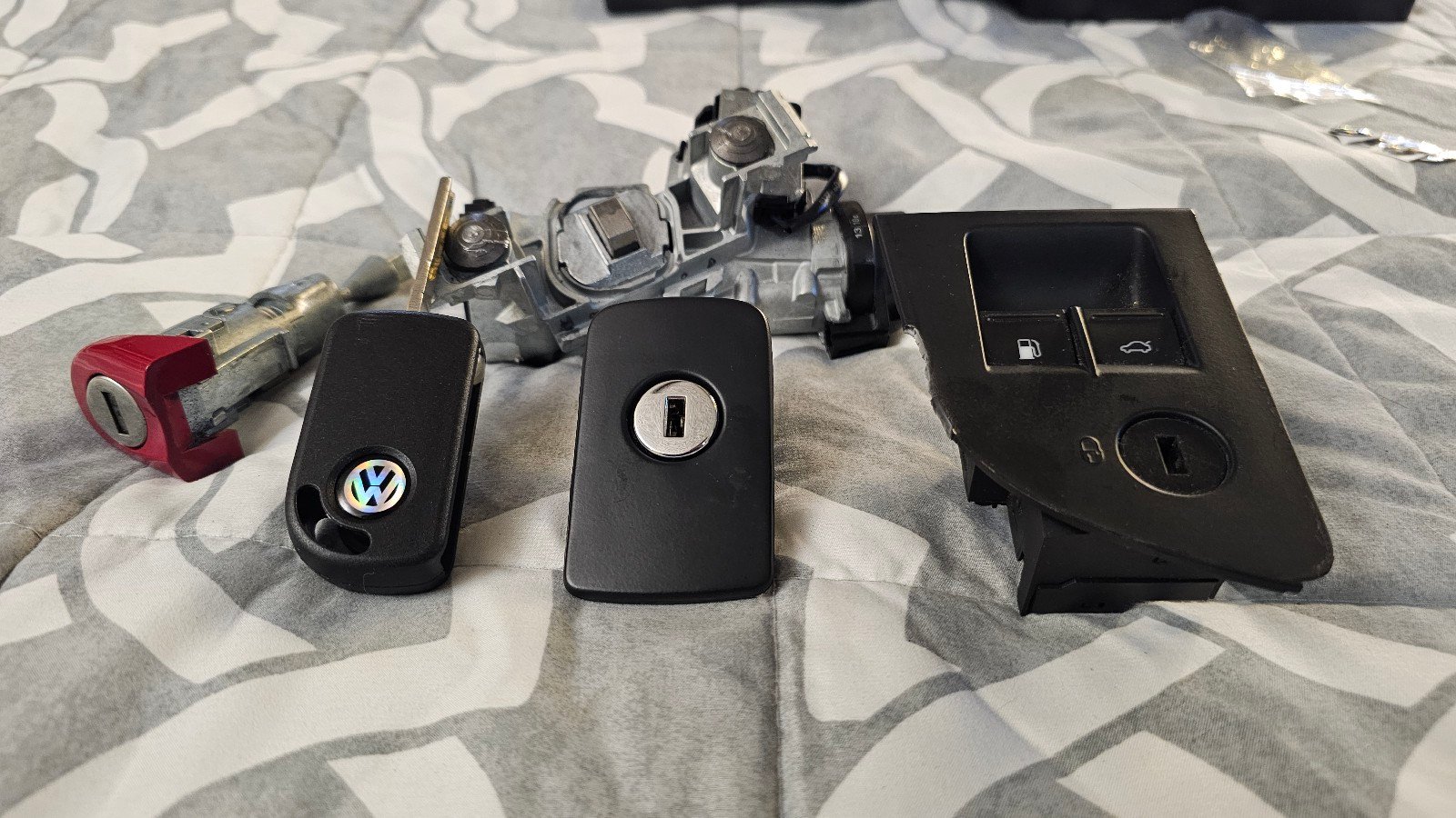OEM Volkswagen Jetta 2010 Lock Set, Ignition, Door Lock Cylinder, Glove Box Lock