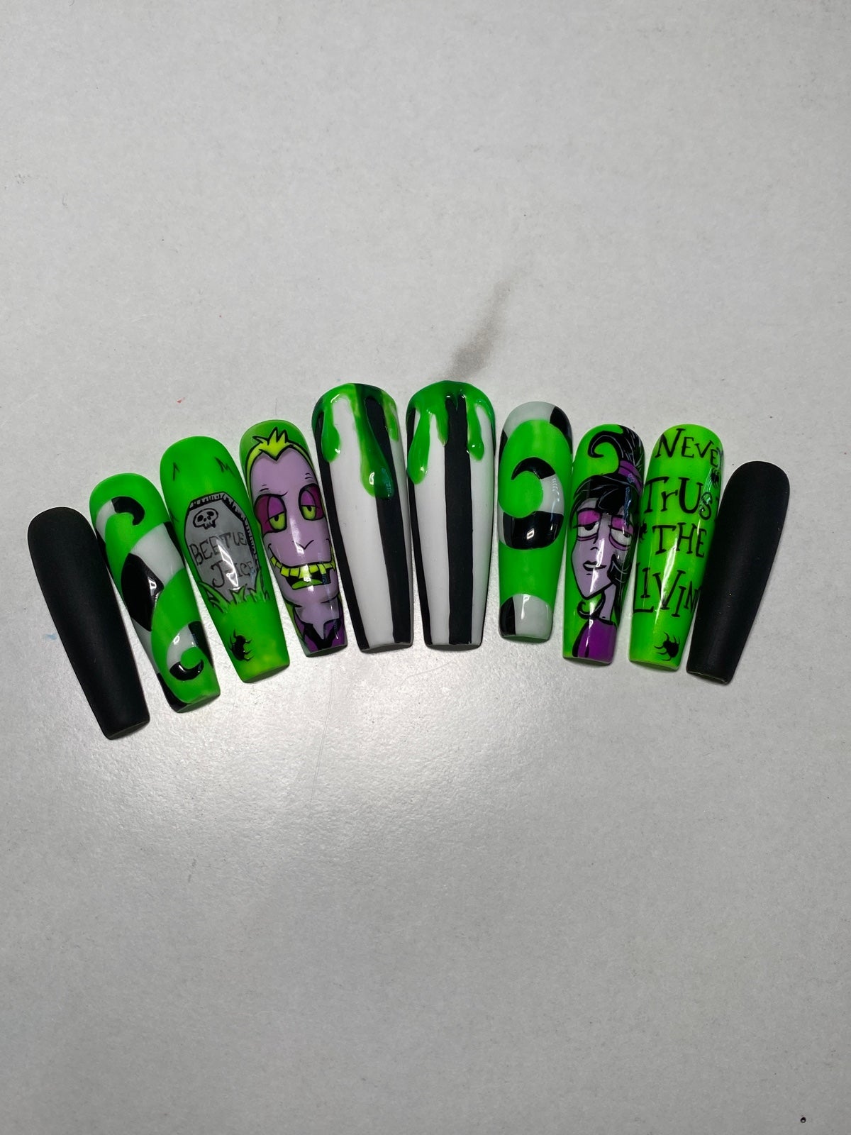 Press on nails Beetle Juice