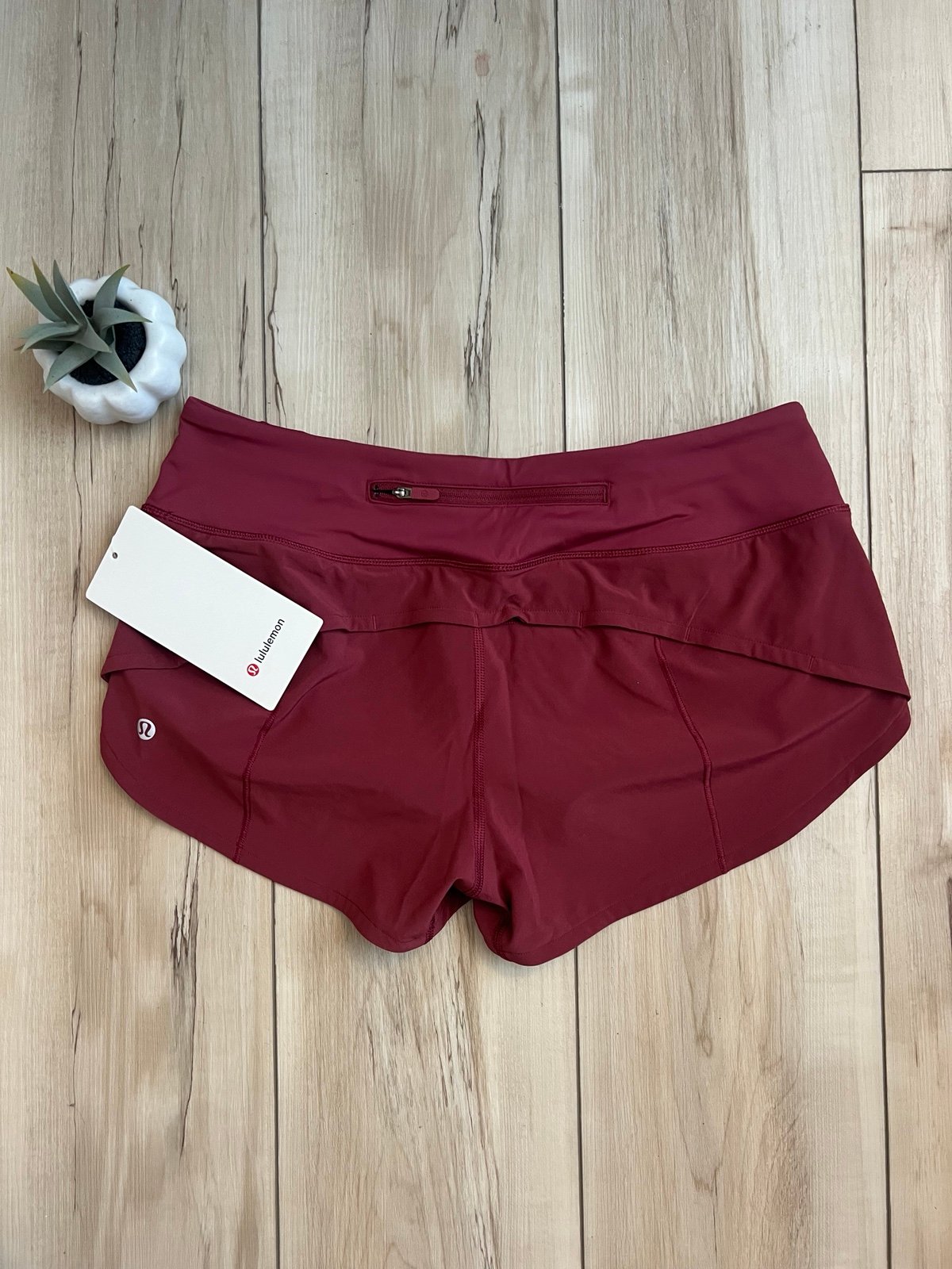 Lululemon Speed Up LR Shorts Size 12 NEW
