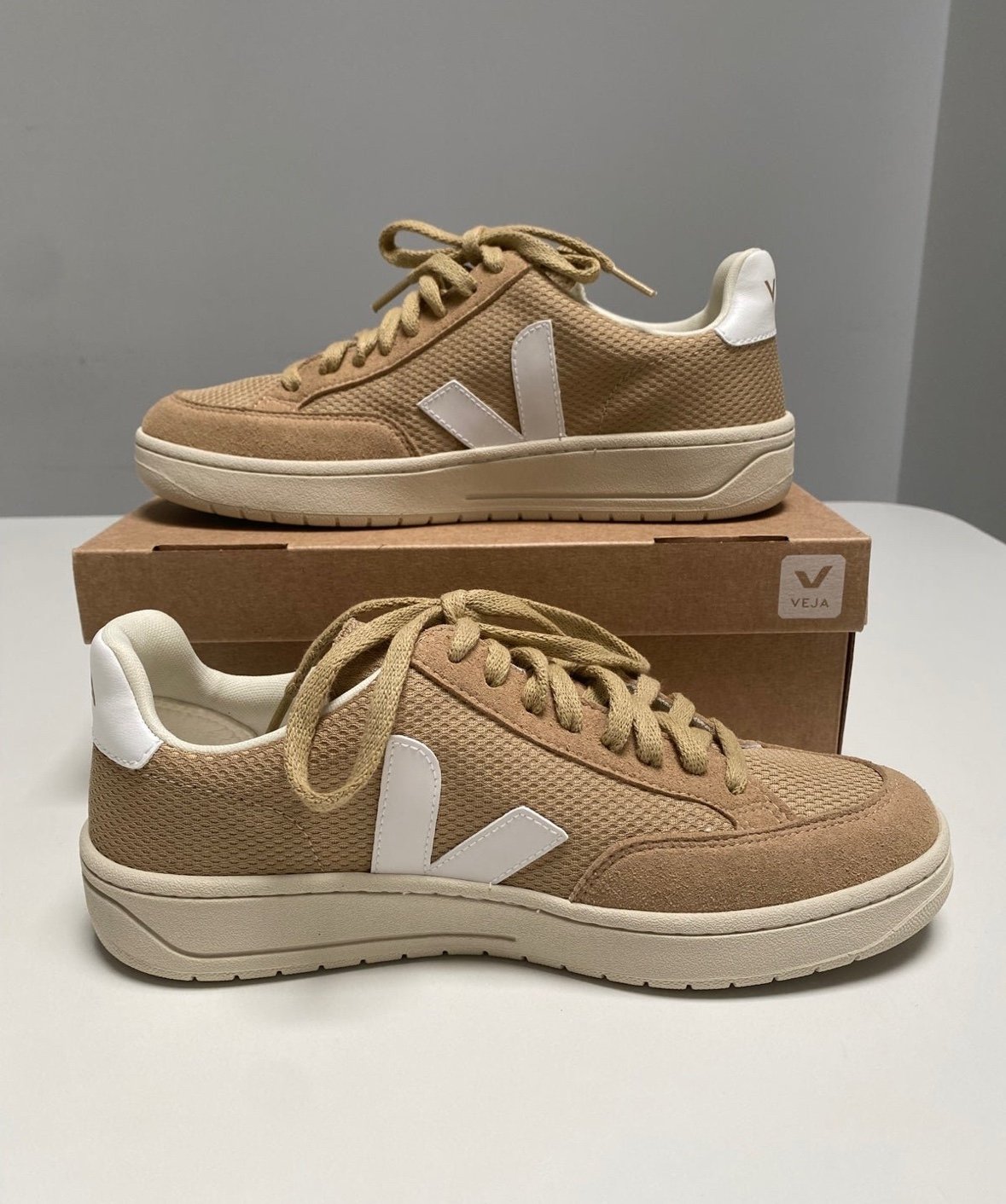 Veja Sneakers in Sand Dune & White, Women’s Size 8.5 (EU40), Like New