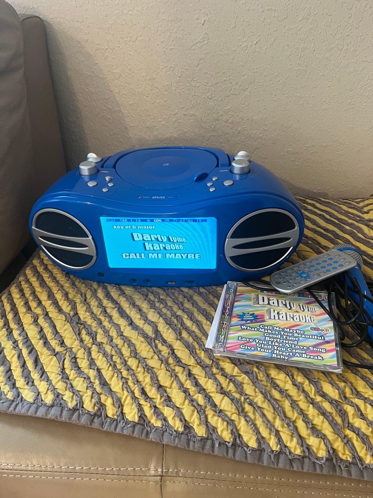 GPX BD717BU Portable Radio/DVD Player Boombox w/7” Built-In Screen Blue