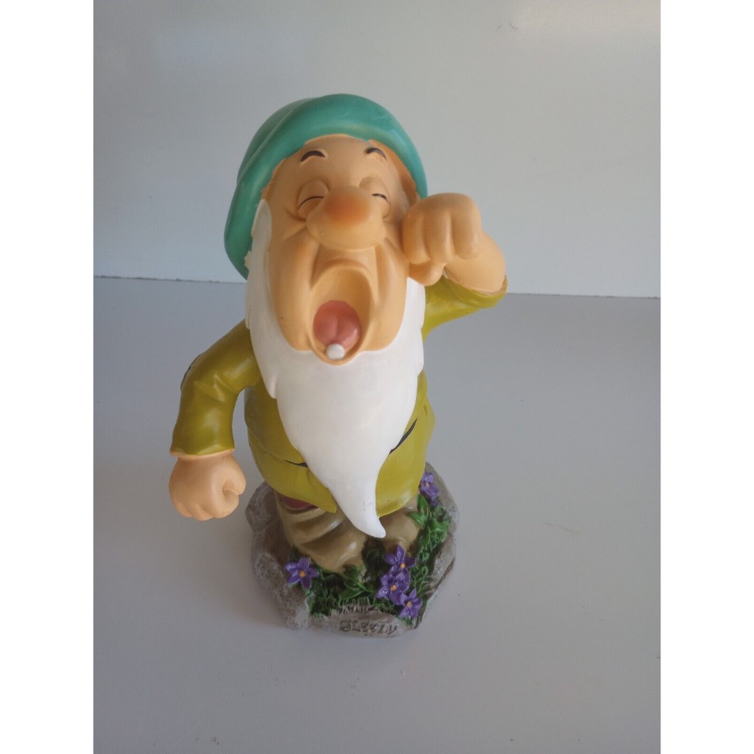 SLEEPY Snow White &Seven Dwarfs Disney Garden Statue