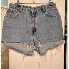 Levis Vintage 550 Every Garment Guaranteed Cutoff Light Wash Jean Shorts Size 10