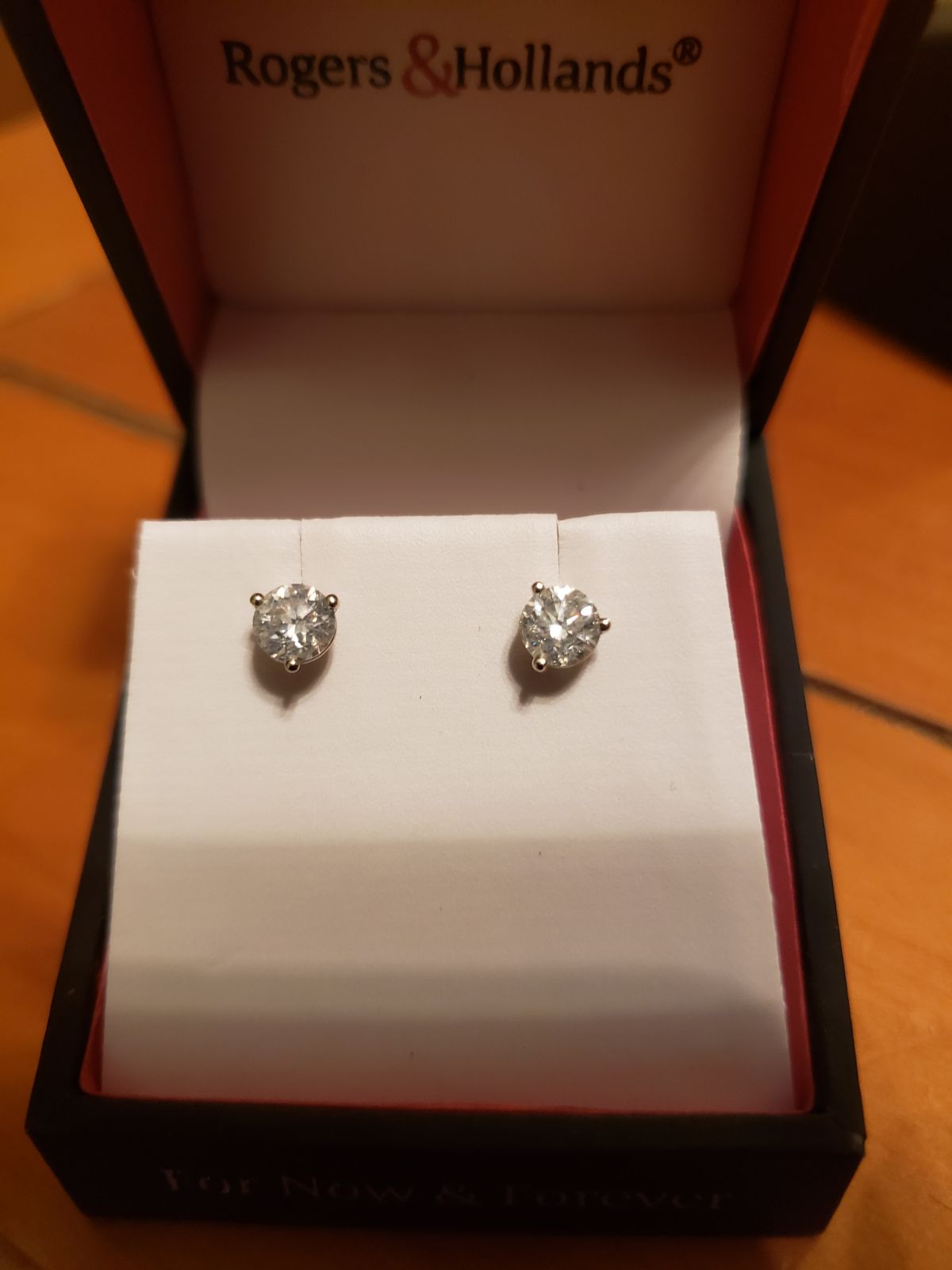 Diamond Stud Earrings in 14k White Gold
