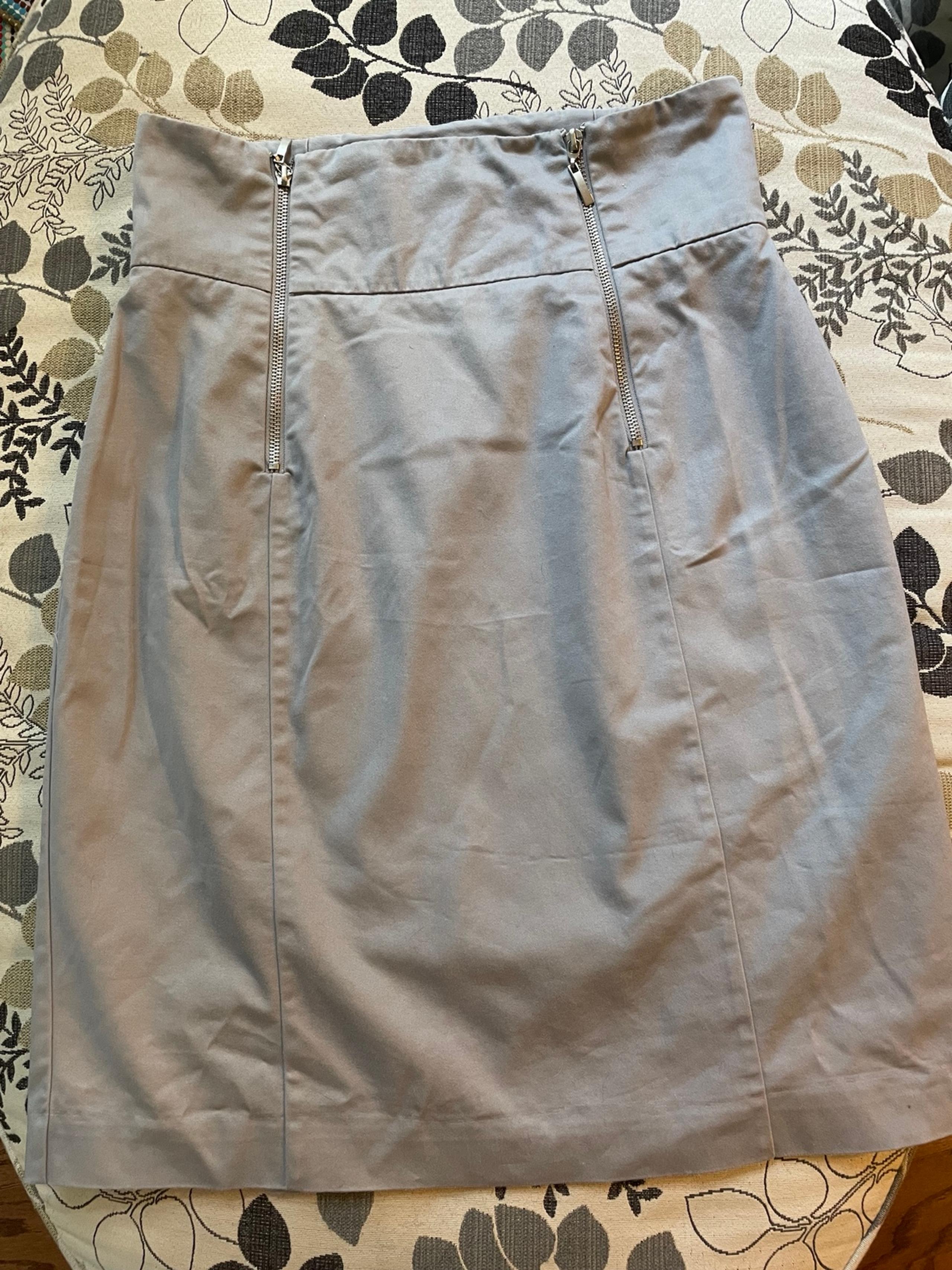 Worthington Gray Knee Length Pencil Skirt With Front Zippers Women’s Size 12