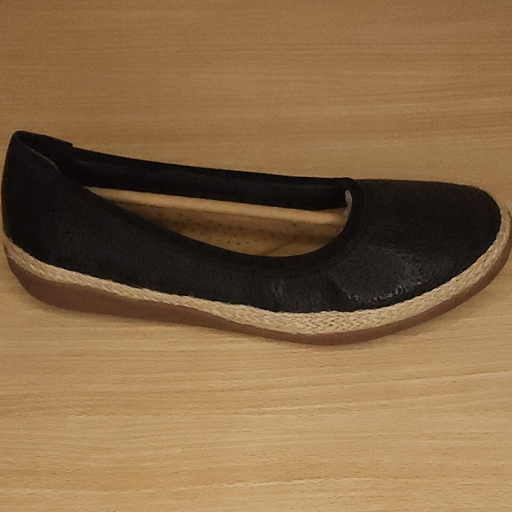 Clarks Elaina Black Slip On Shoes 8 1/2