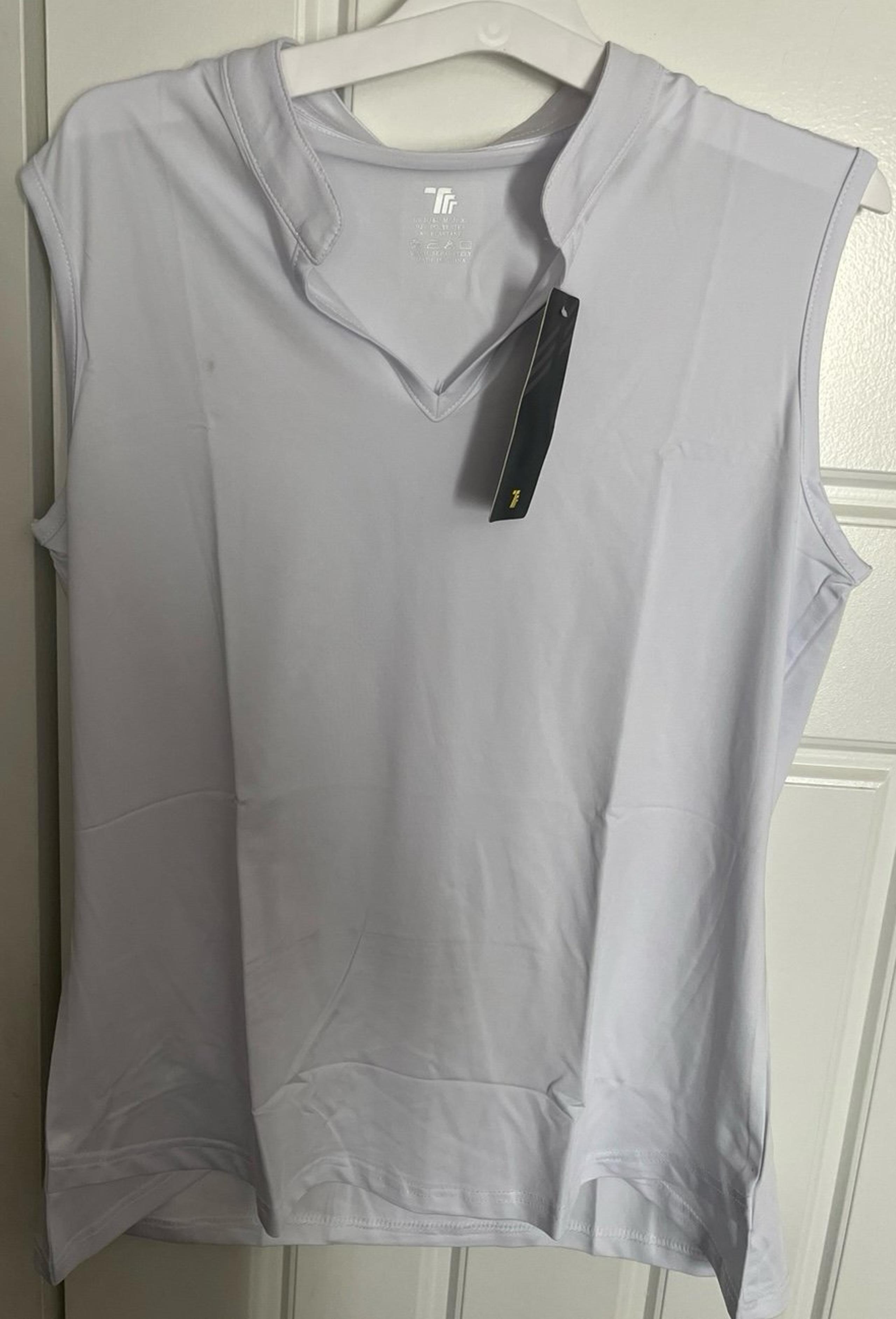 Women’s sleeveless athletic top medium
