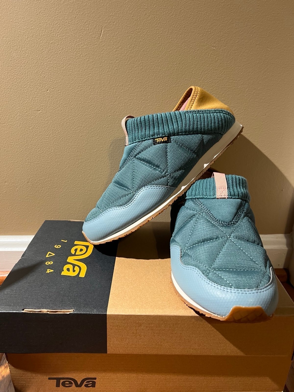 TEVA ReEmber shoes (sz 8)
