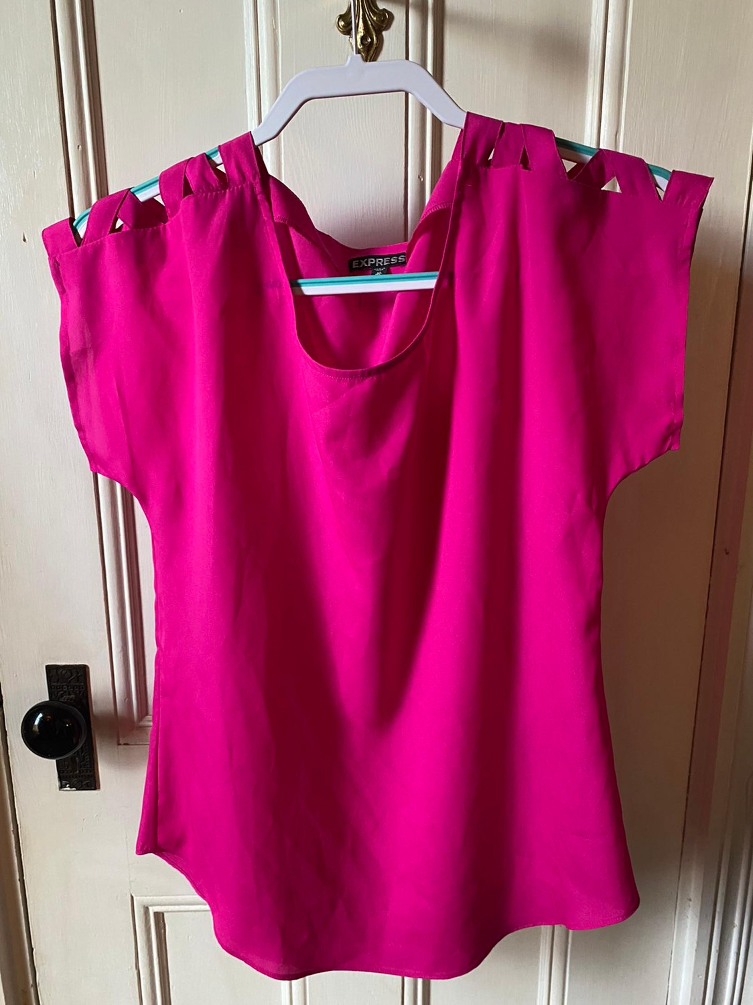 Womens xs negative space shoulder top