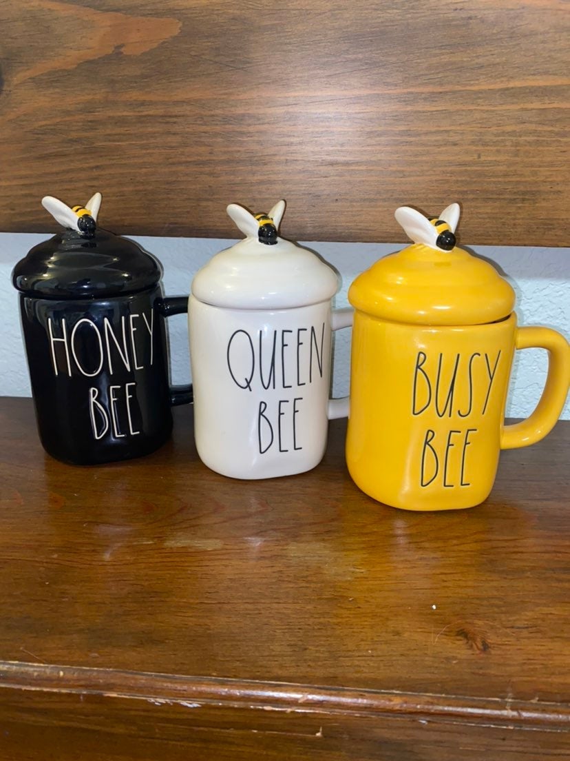 Rae Dunn Honey bee Mug set with topper