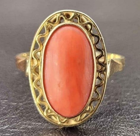 ITALIAN CORAL ANTIQUE RING 14KT GOLD. NATURAL MEDITERRANEAN CORAL Size 6