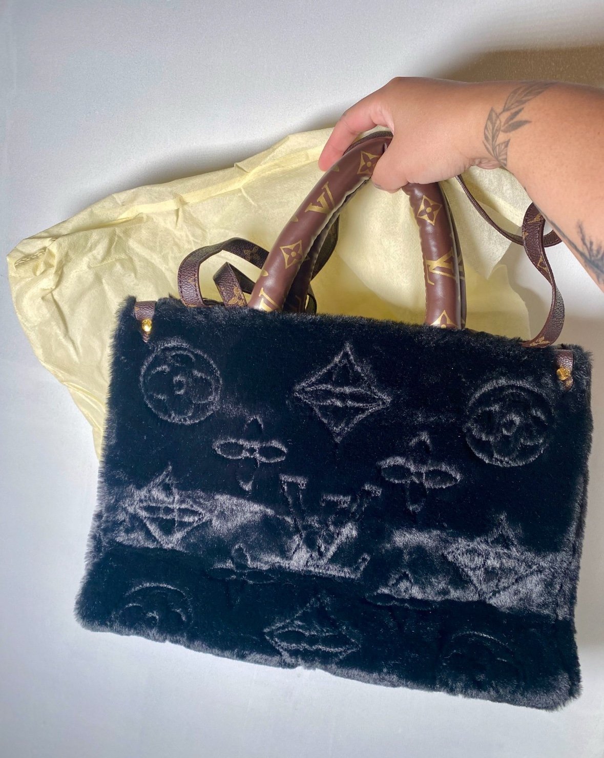 Black fluffy bag