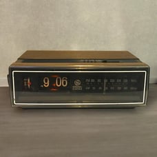 General Electric GE 1984 Vintage Flip Alarm Clock Radio AM/FM 7-4305F TESTED