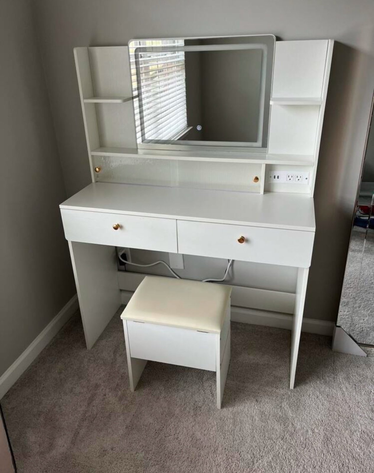 vanity desk with mirror