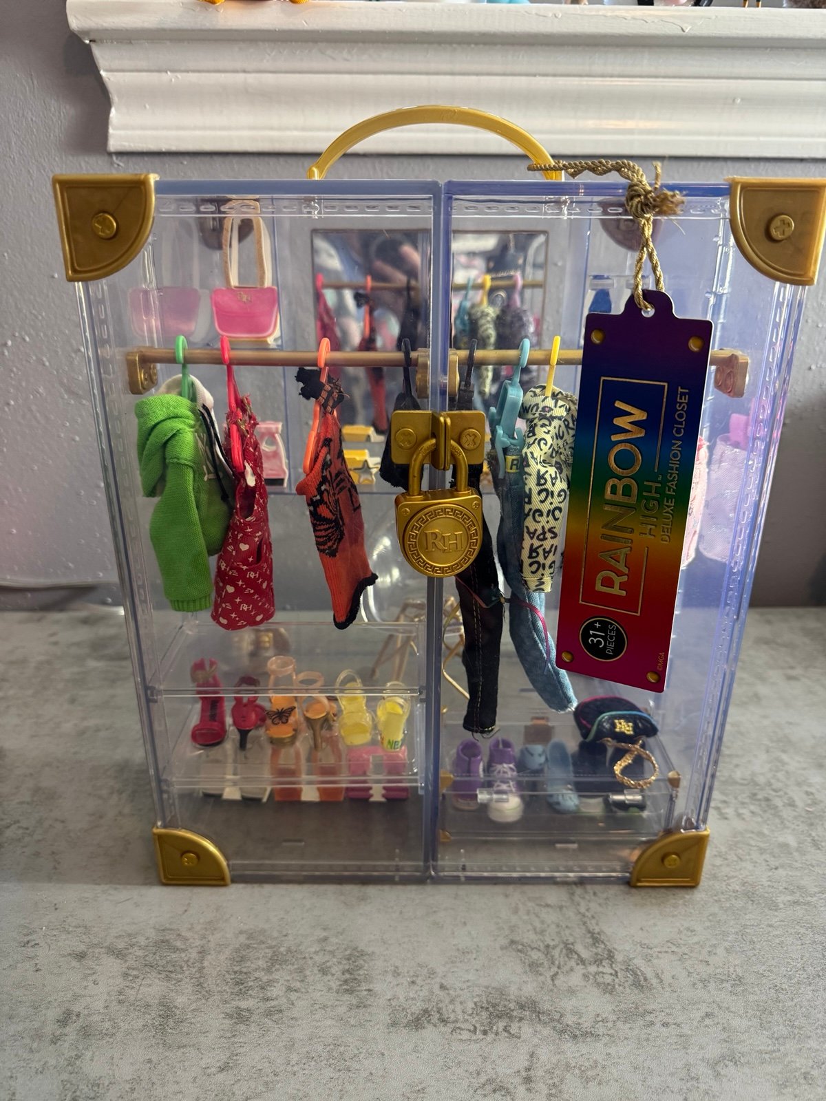Rainbow High Deluxe Fashion Closet **read**