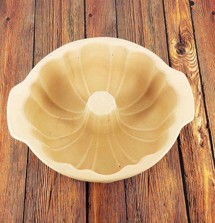 Pampered Chef The Family Heritage Collection Bundt Pan Stoneware 10 Fluted USA