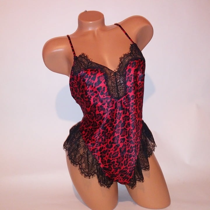 Victoria Secret Lingerie Teddy Bodysuit One Piece XS Red Black Leopard Lace Pull