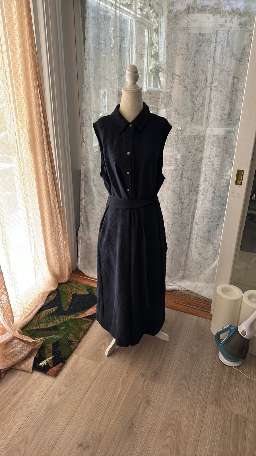Anne Klein sleeveless button down dress