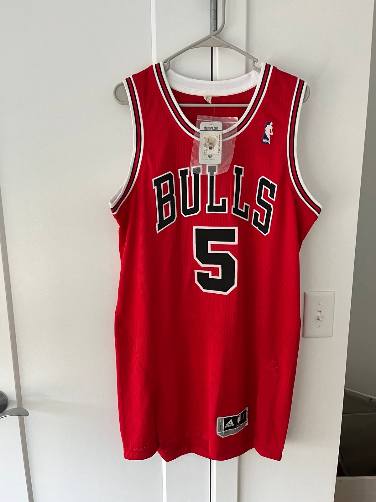 CARLOS BOOZER Autographed Chicago Bulls Authentic Jersey With PSA Label Size:L