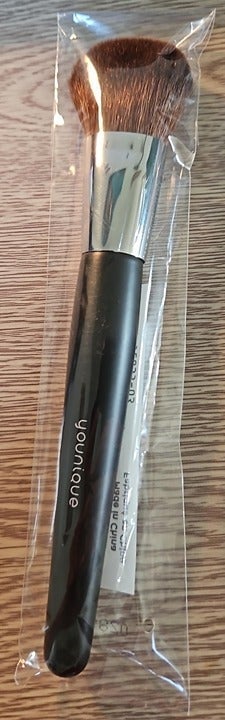 Younique powder sale brush