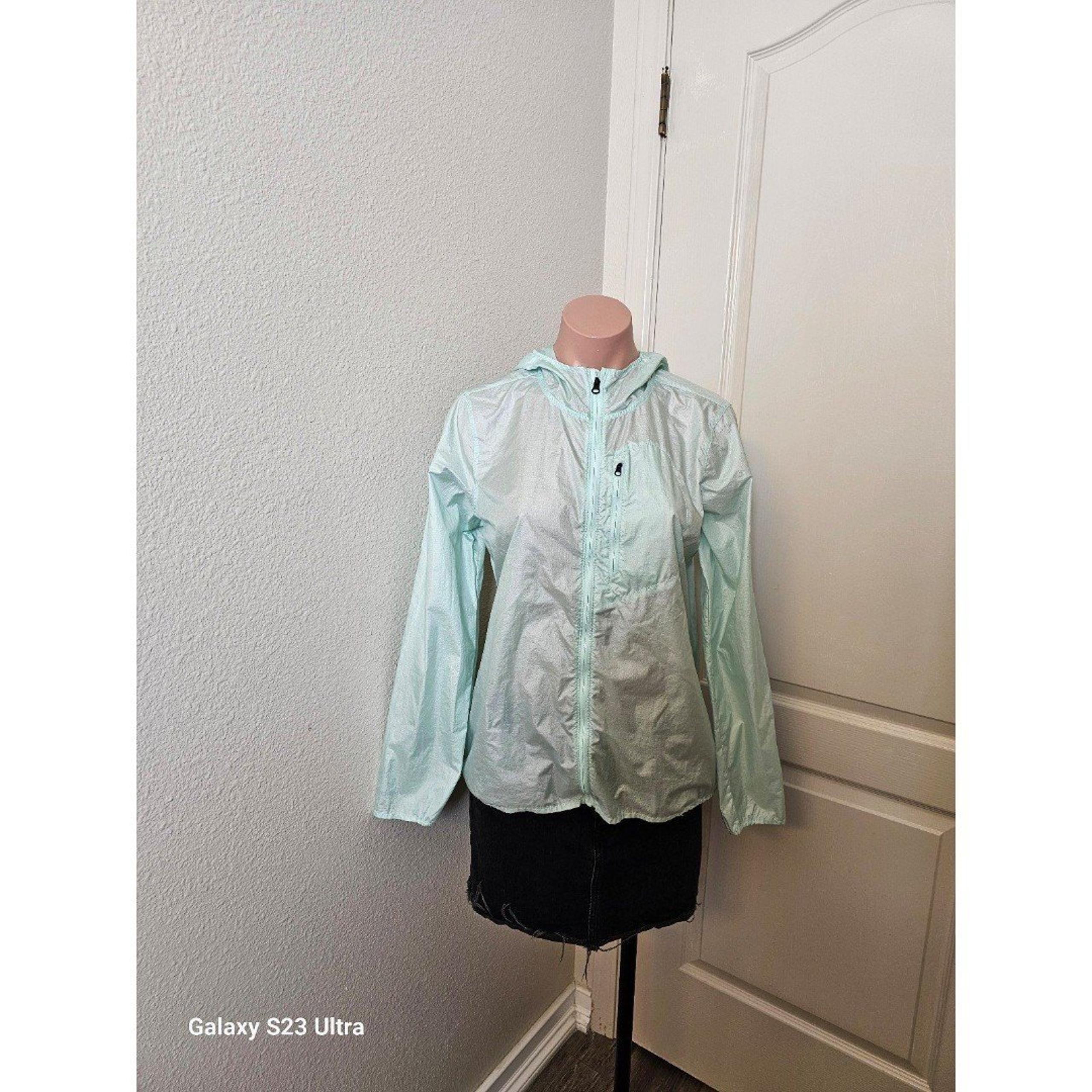 Womens under Armour light weight windbreaker Sz S