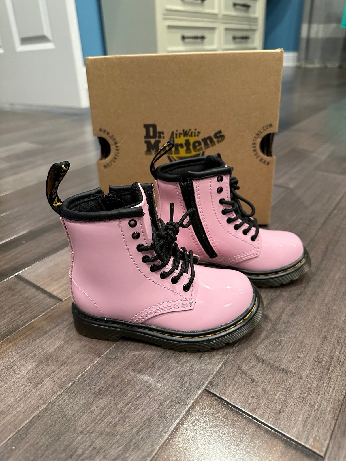 Dr Martens Air Wave Girls Pink Boots Size 7 NIB