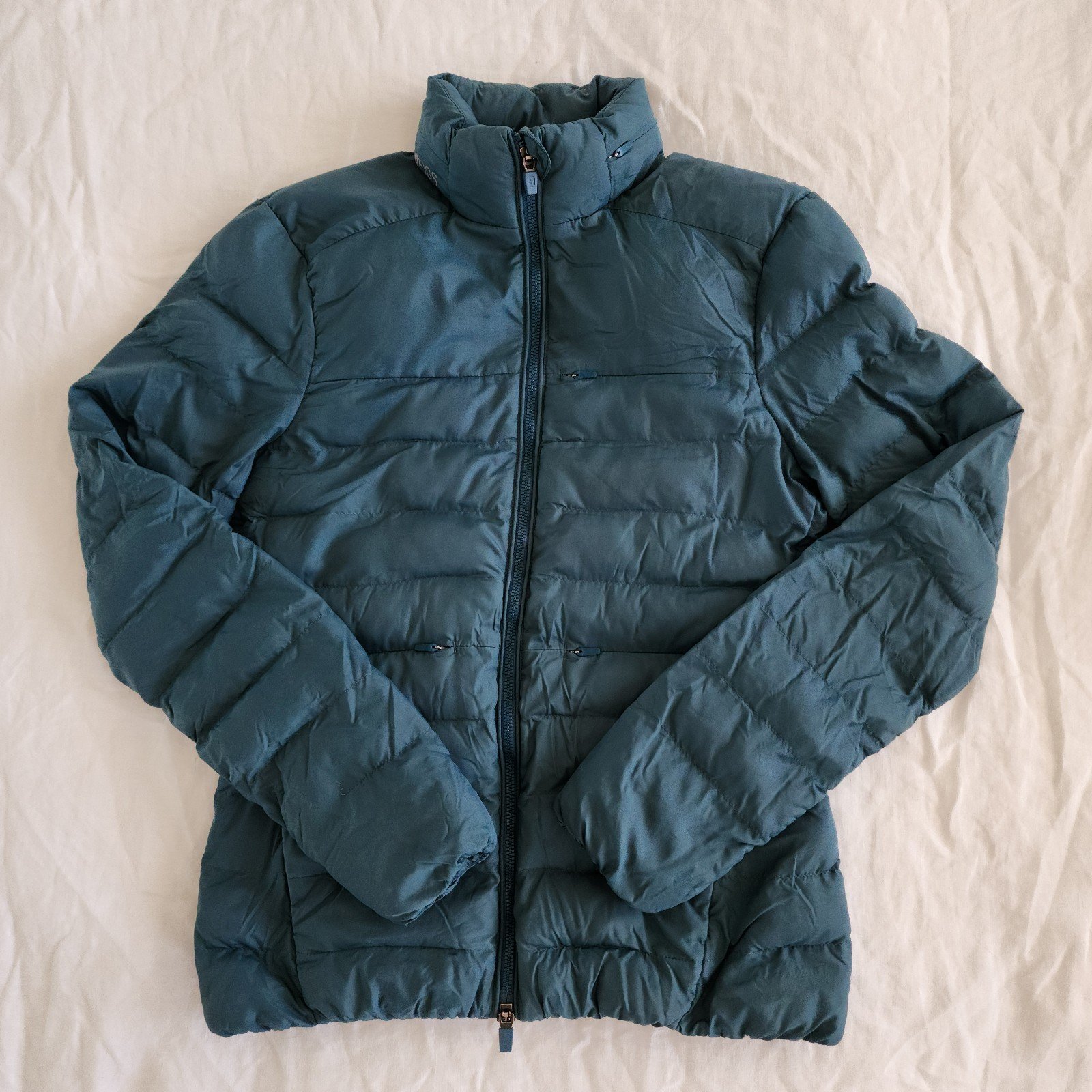 FIGS On-Shift Packable Puffer Jacket