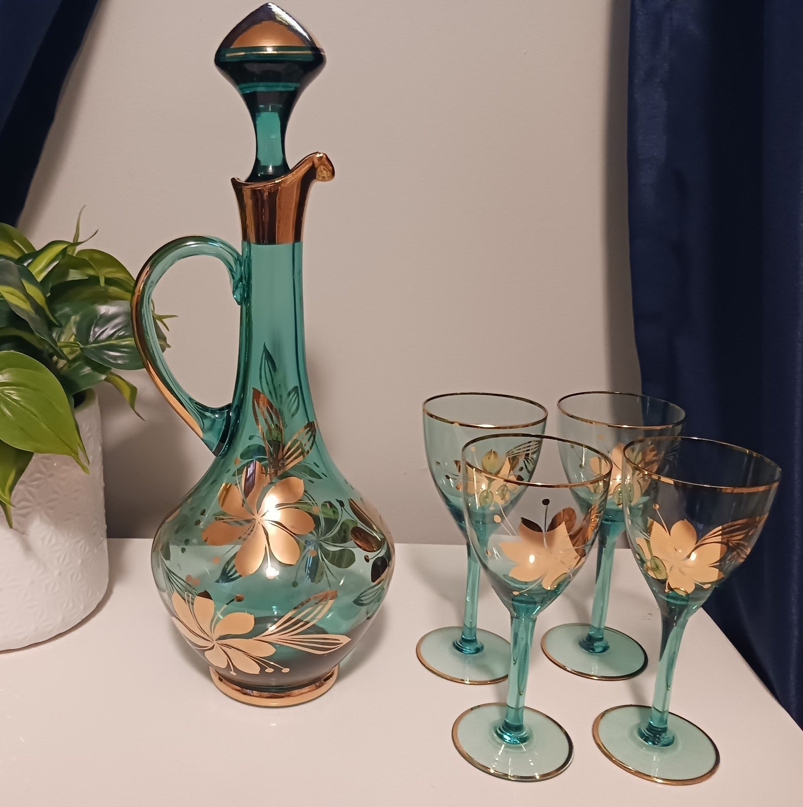Romanian Hand Painted Glass Decanter With 4 Glasses
