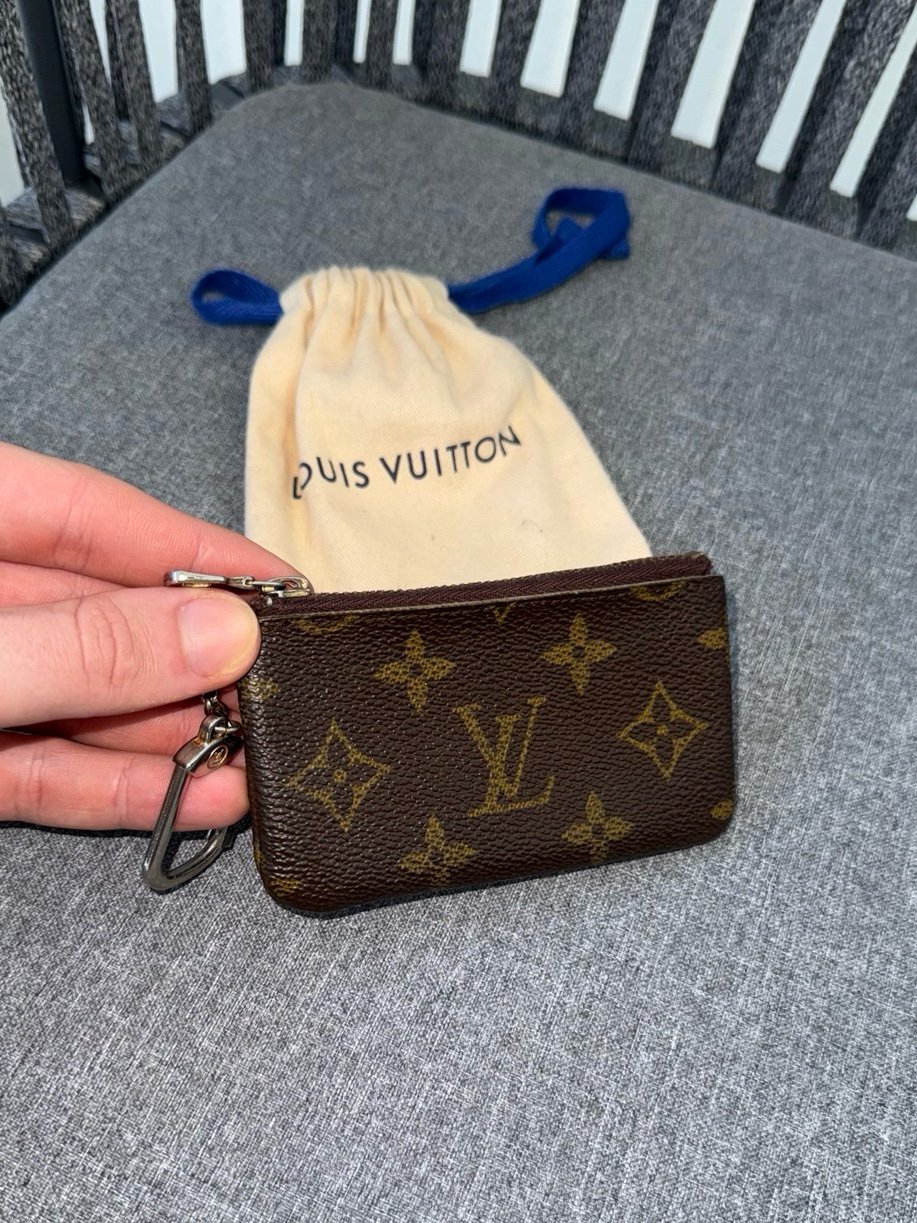 Louis Vuitton monogram key cles