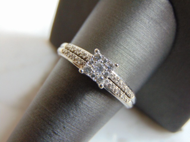 10K White Gold Diamond Ring E2378