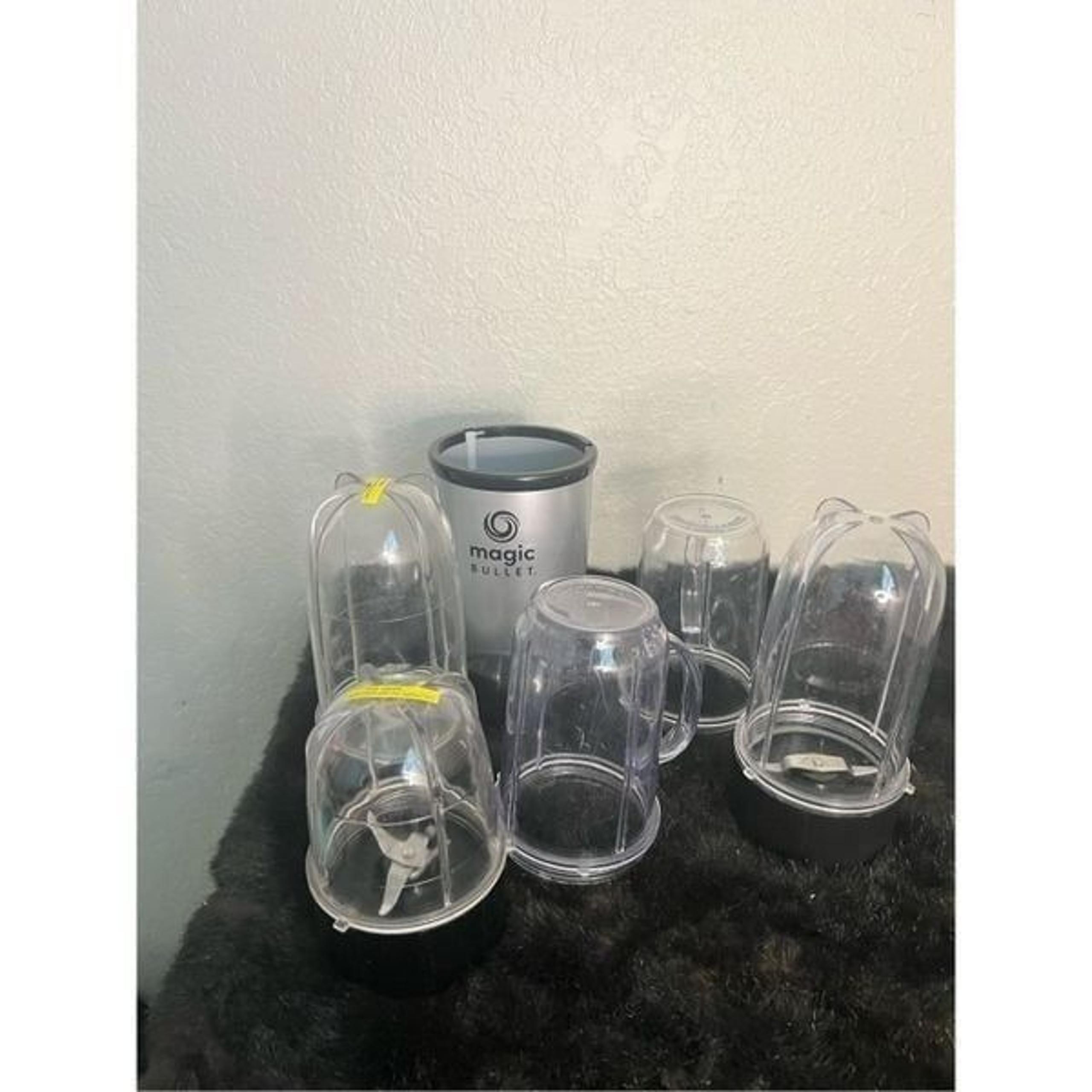 Magic Bullet base with 5 cups blender