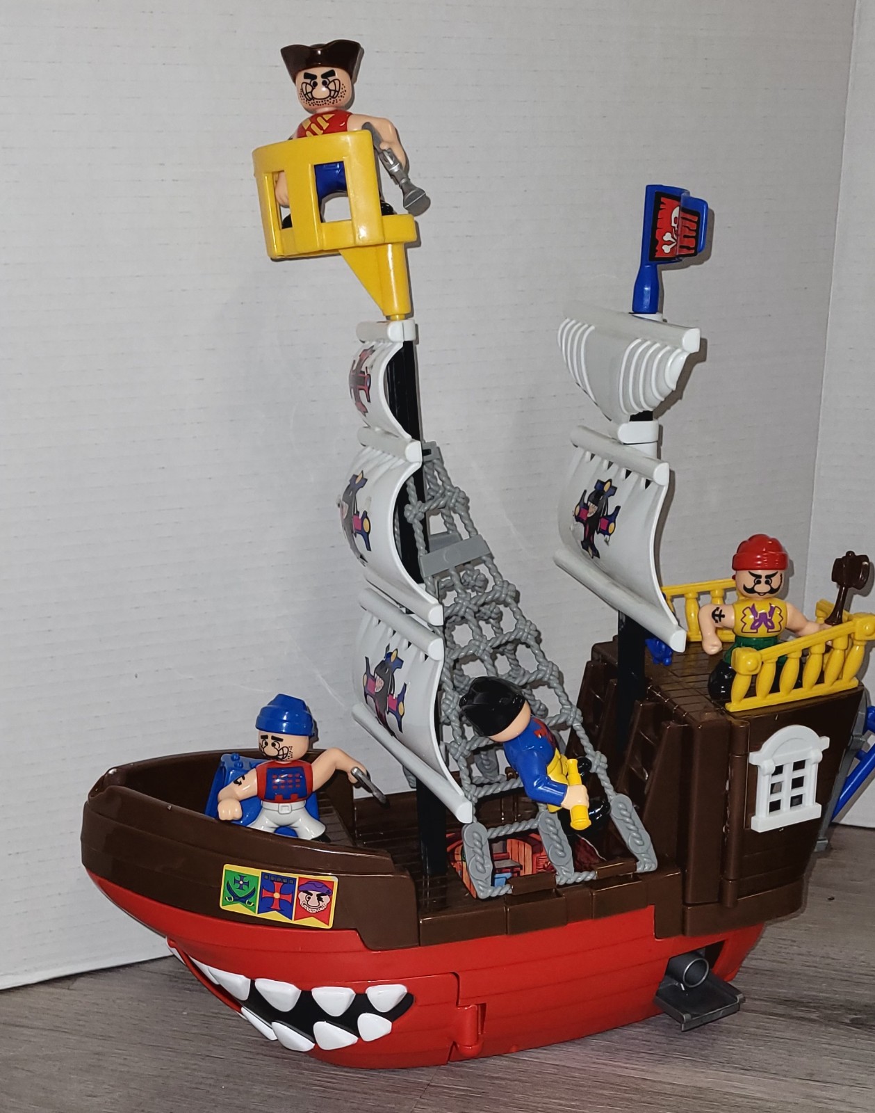 1996 Unimax Sharktooth Pirate Ship toy