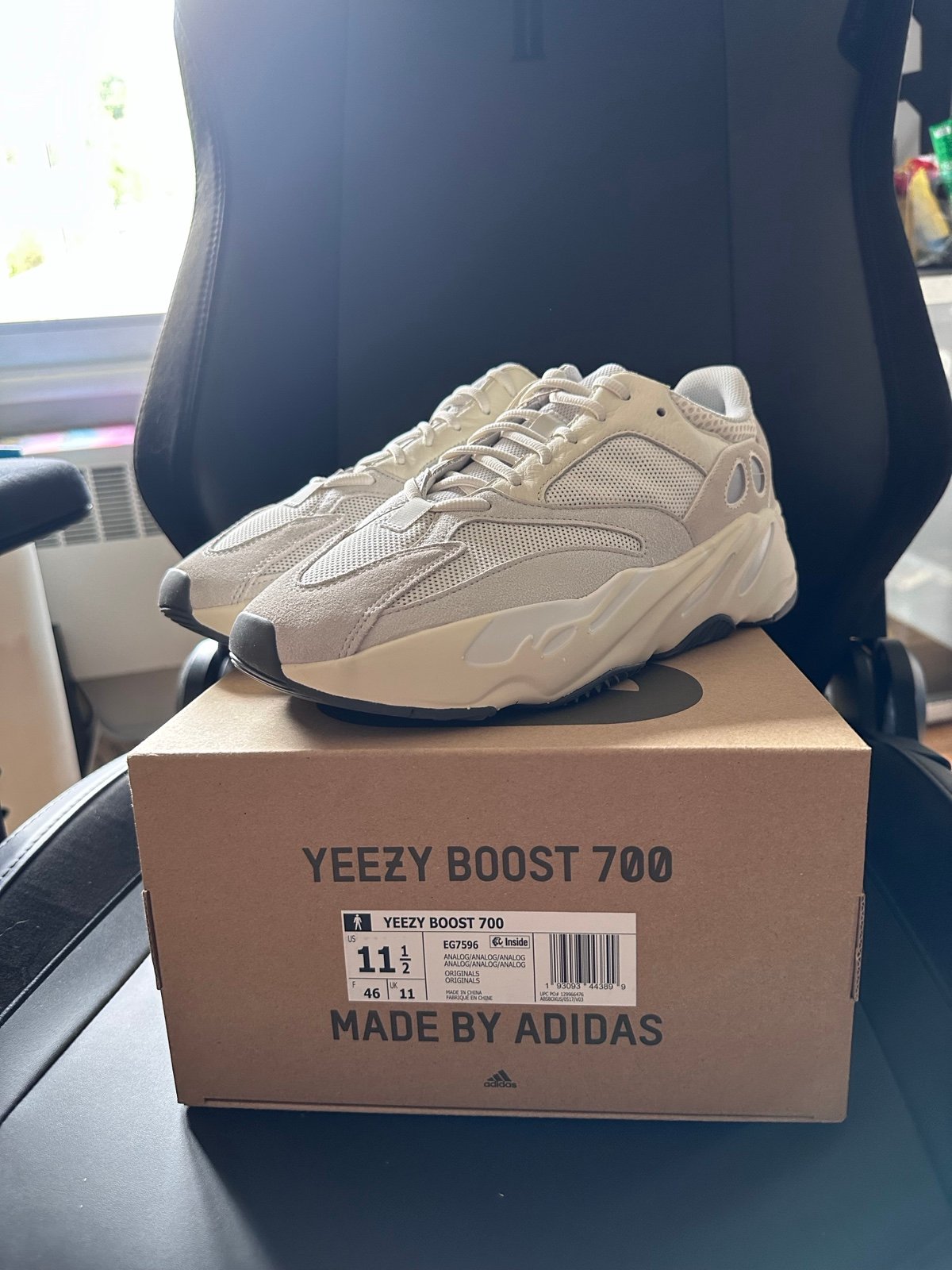 Yeezy Adidas Boost 700 in Analog