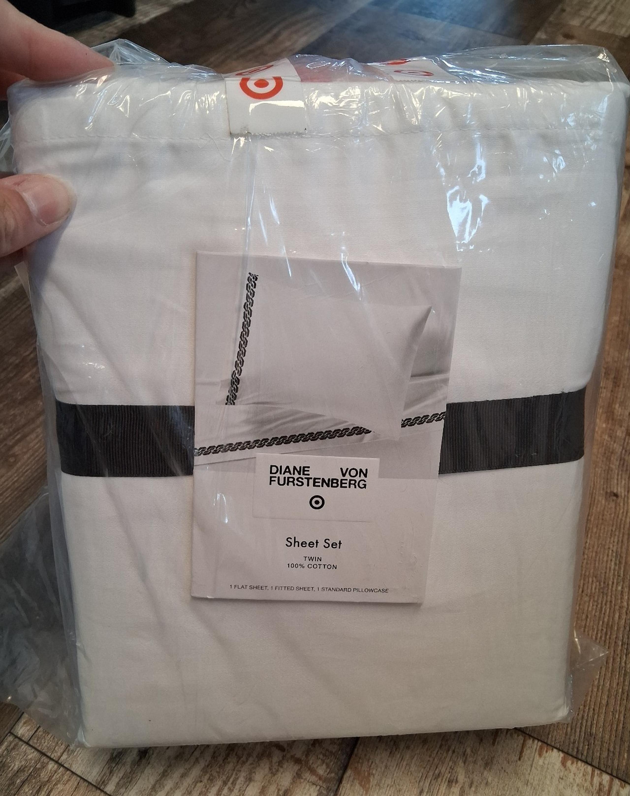 NEW! Diane Von Furstenberg Target Collaboration White Twin Sheet Set