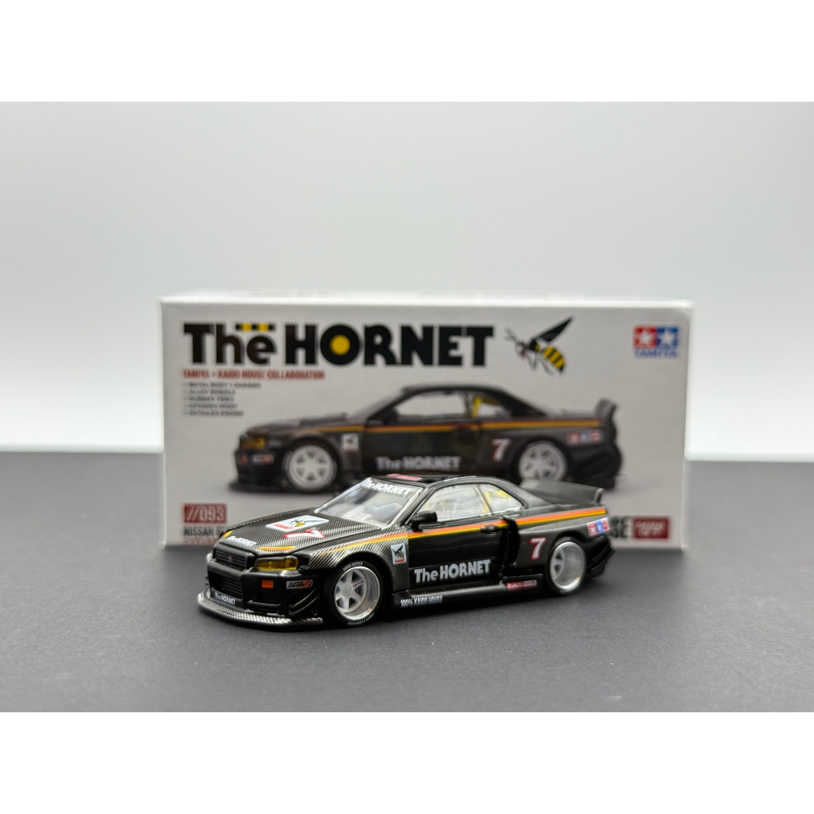 Kaido House Mini GT Nissan Skyline GT-R R34 The Hornet Tamiya 093 1/64 Diecast