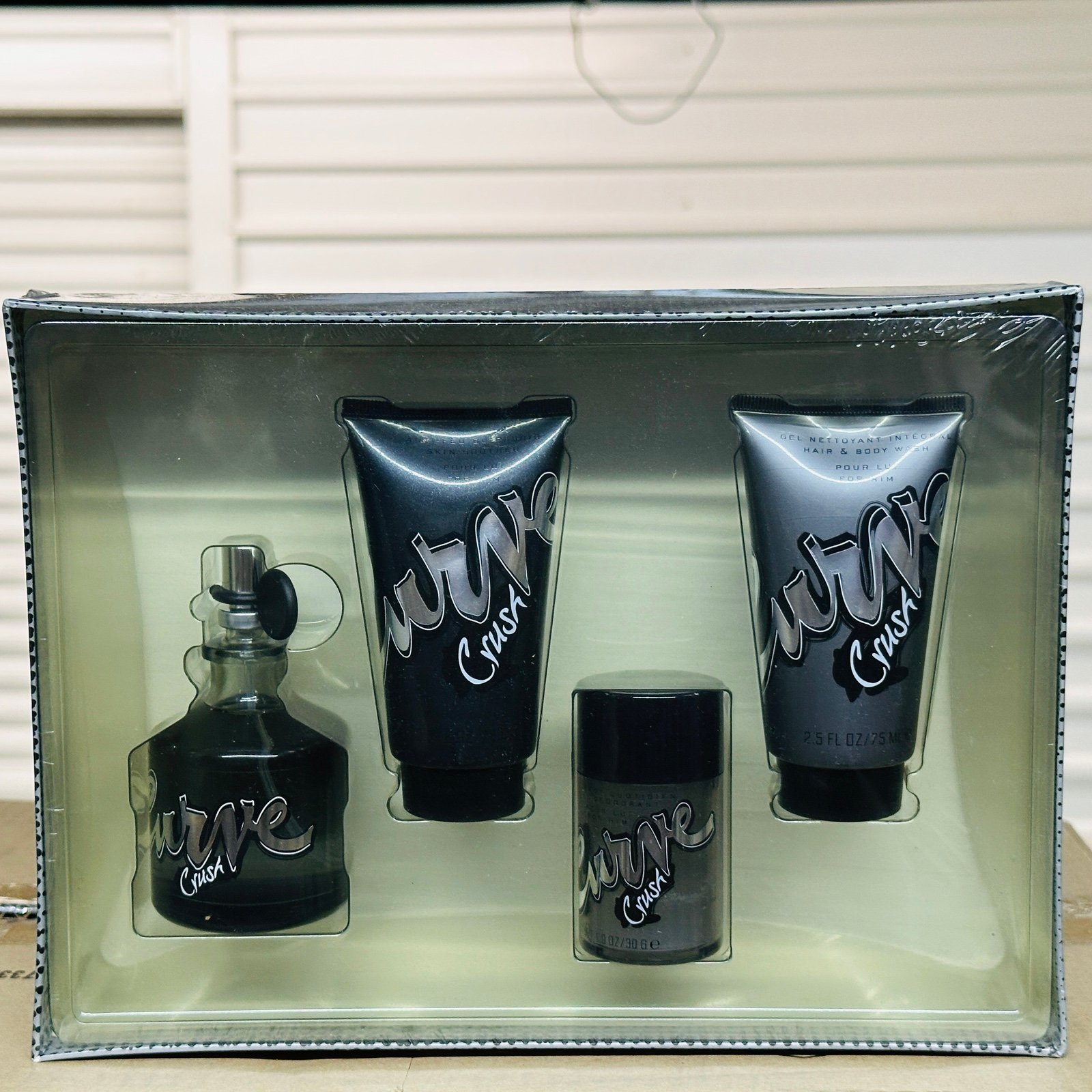 Curve Crush by Liz Claiborne 4pcs Men Set, 2.5+Deo + gel + skin soother