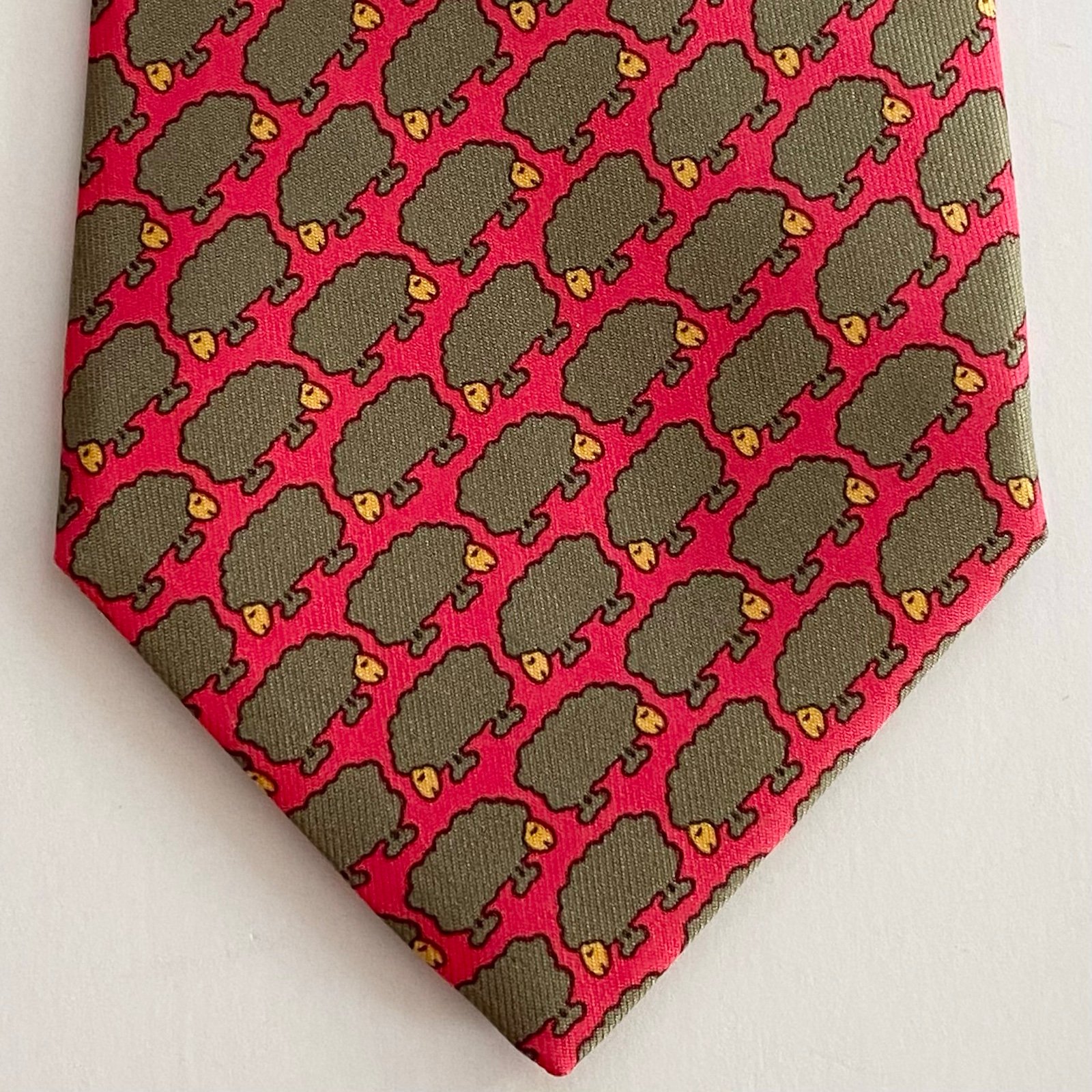 HERMÈS Paris 7367 PA Red Multi Lamb Sheep Print 100% Silk Tie Necktie