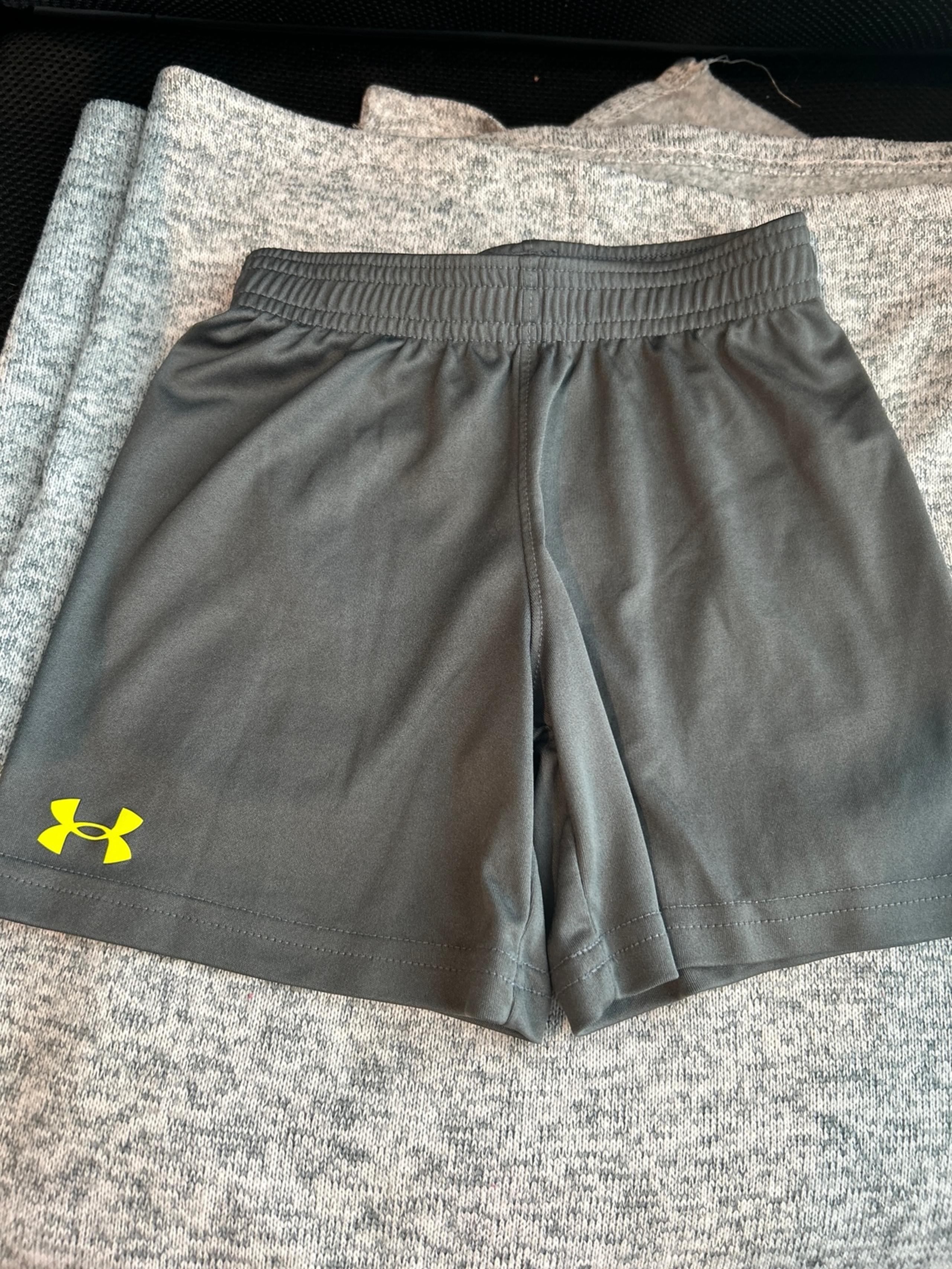 Under Armour boys shorts 3t