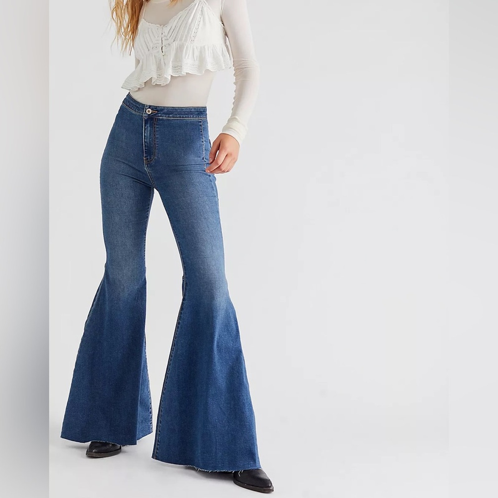 Free People We The Free Just Float On Flare Jeans medium wash size 28