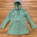 Jones New York green zippered hooded rain jacket size medium M  b17