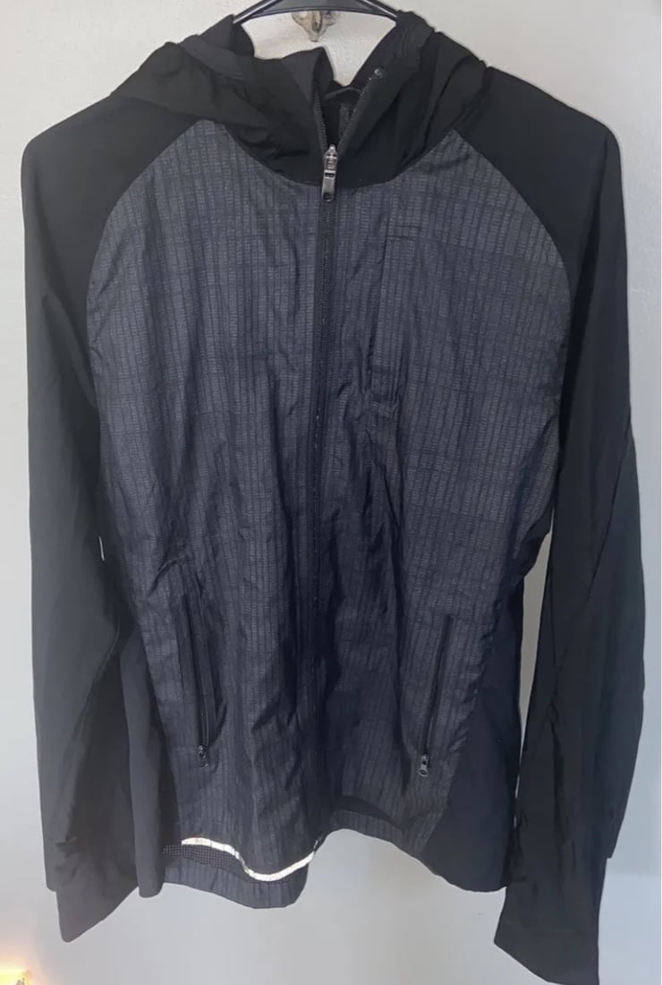 Men’s Lululemon Full Zip Hooded Lightweight Windbreaker Black Jacket Sm