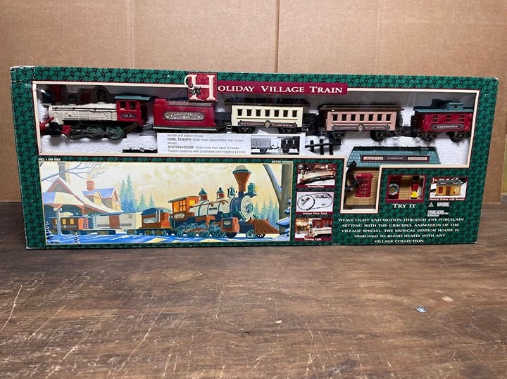 1995 New Bright Holiday Village Train Set #174 Old Harbortown Christmas Train