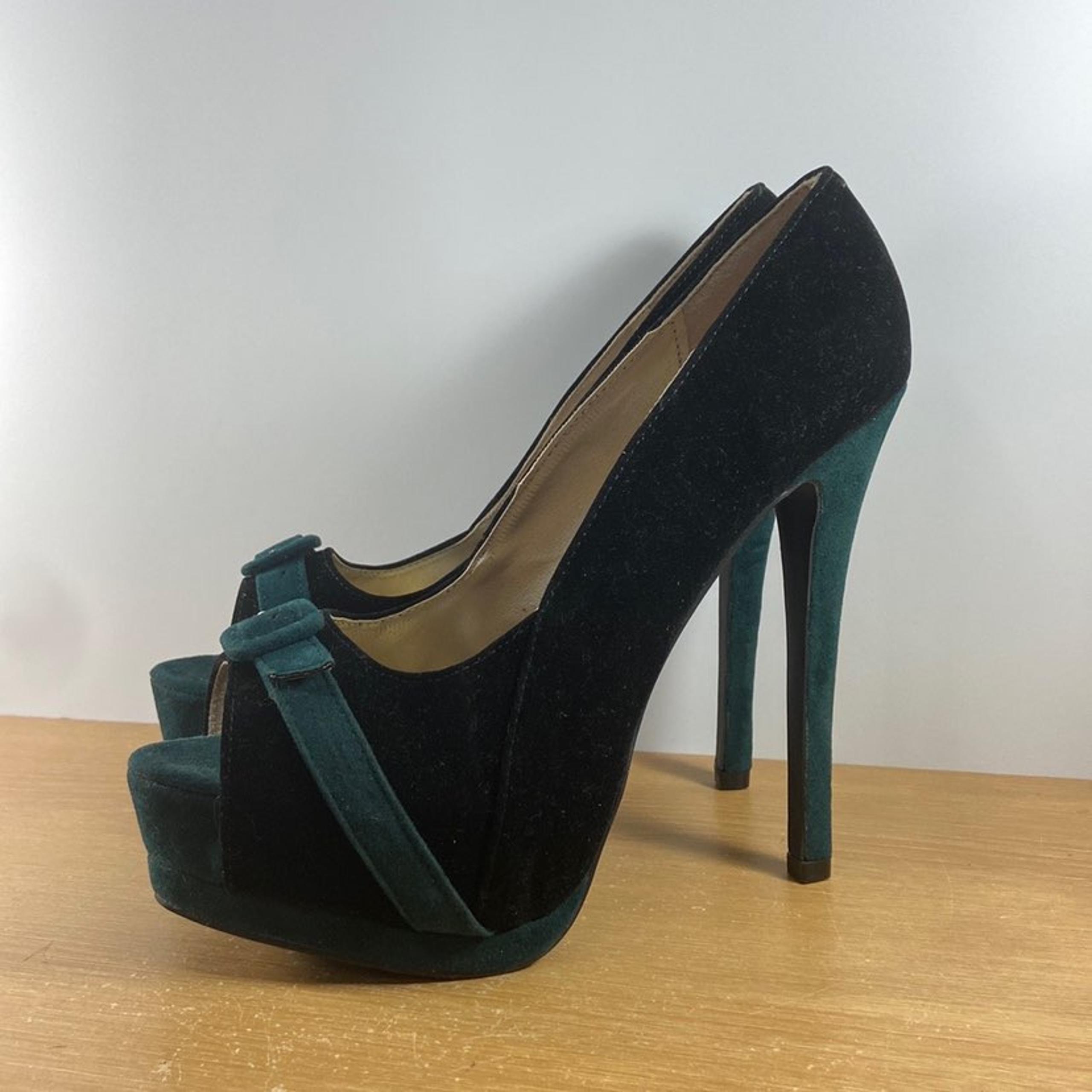 Qupid Peep Toe Faux Suede Heels Women's Size 8.5