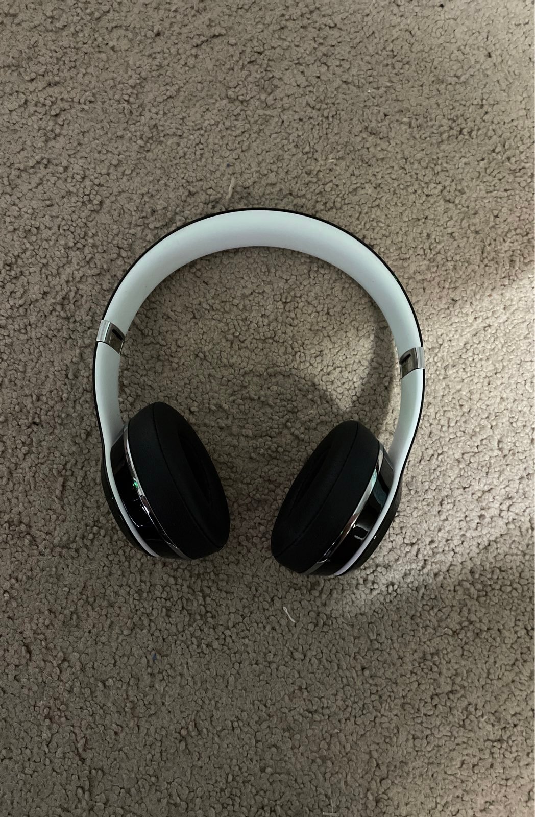 Beats solo 2 wired with case (No cable)