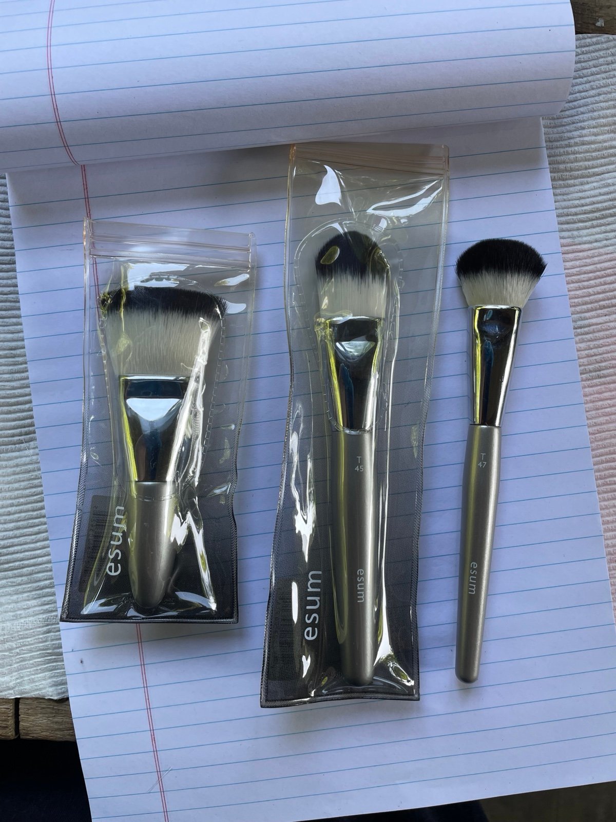 Esum Brushes