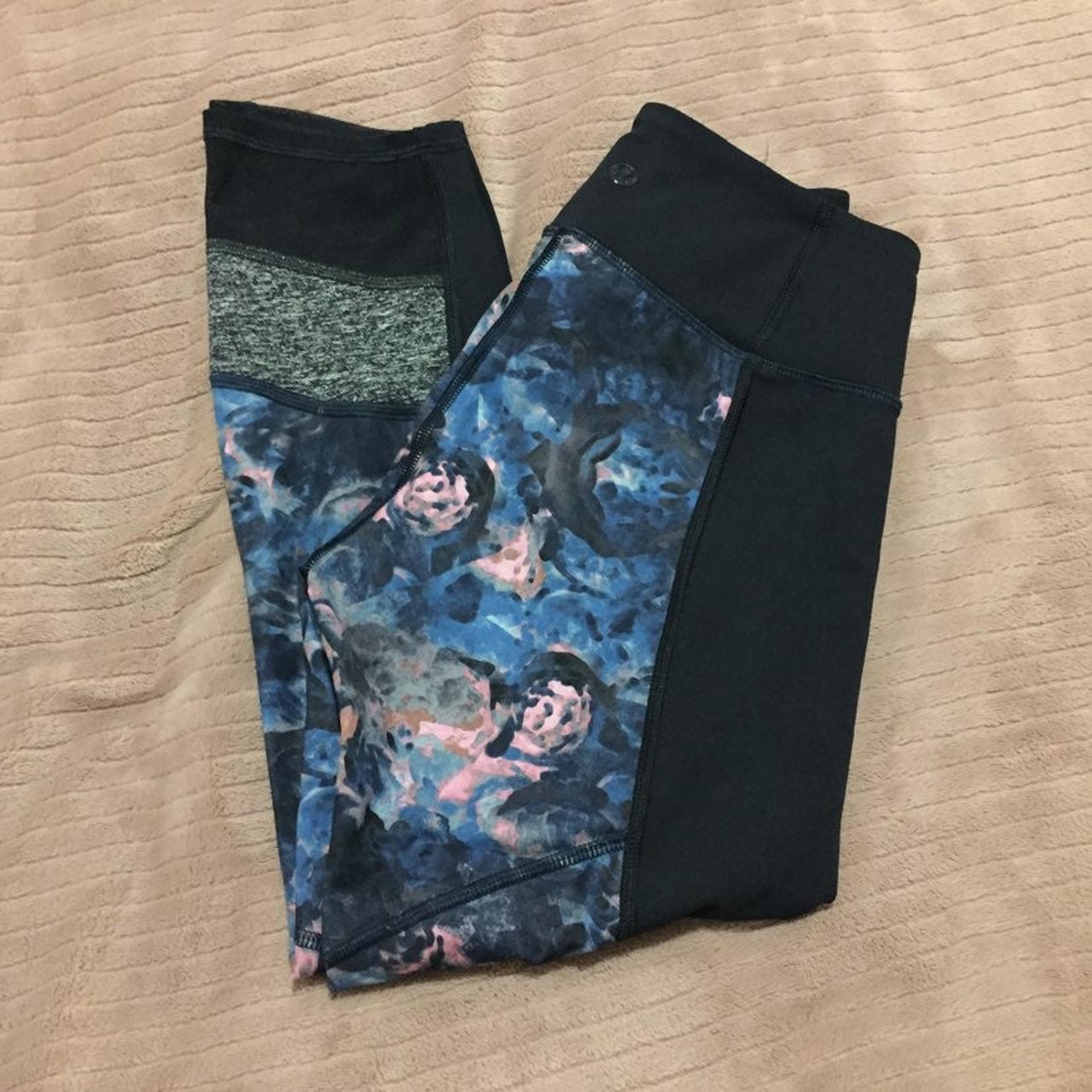 Lululemon capri size 2