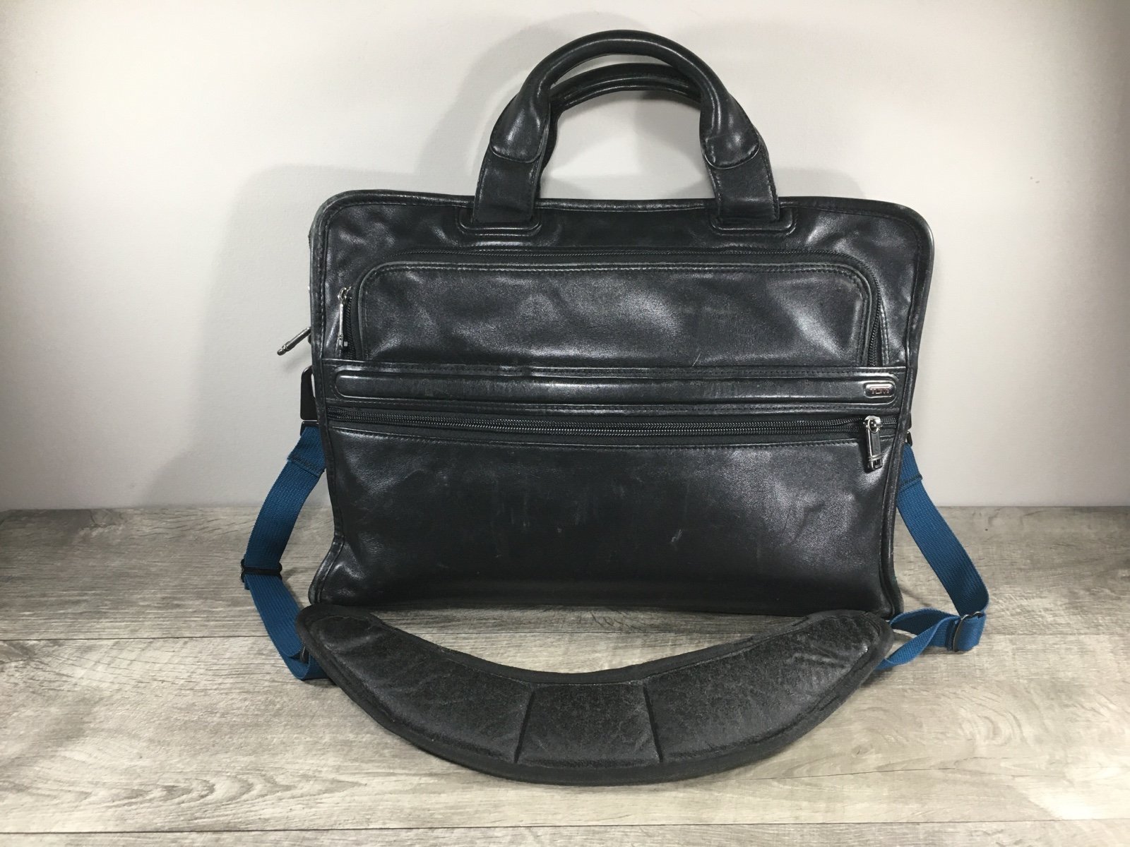TUMI Alpha Slim Black Nappa Leather Briefcase Laptop Case Shoulder Computer Bag