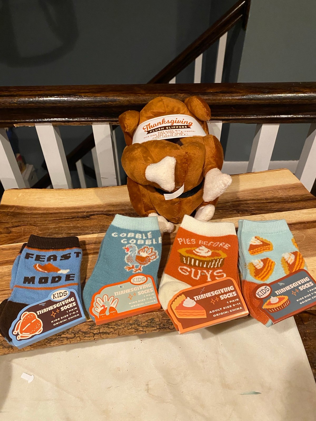 Target Bullseye Thanksgiving Plush Slippers & Socks Set X 4 – Kids Sizes 1-2